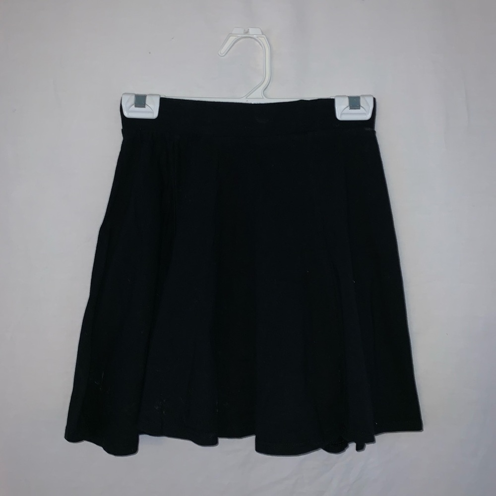 black skater skirt size M
